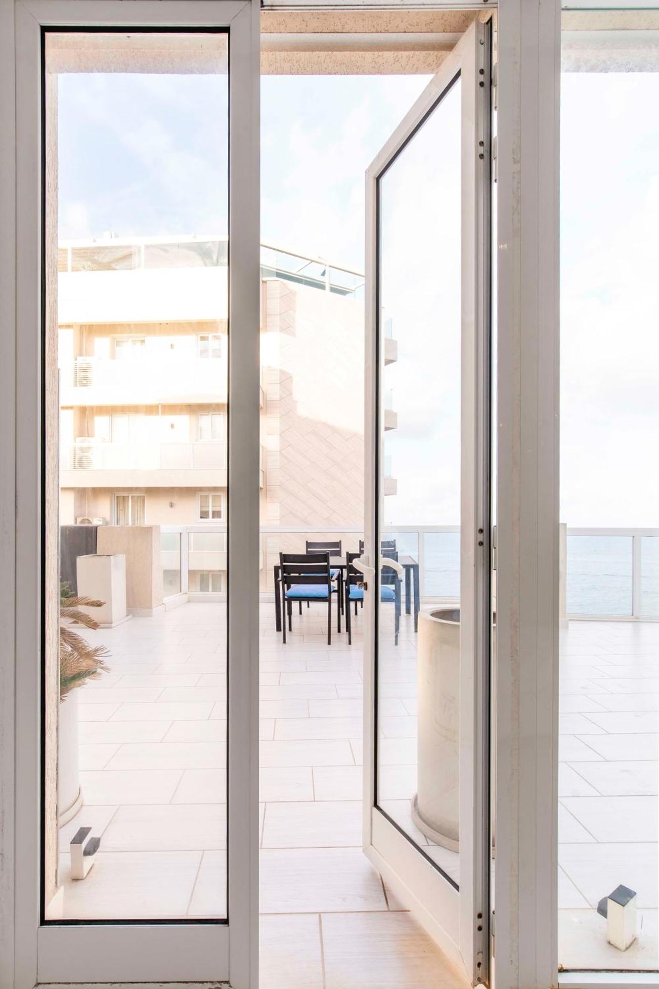 Oceanfront 3br Penthouse Luxury & Views In *