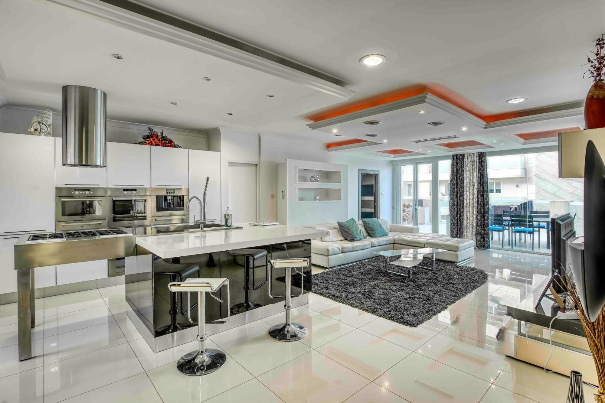 Oceanfront 3br Penthouse Luxury & Views In * Sliema