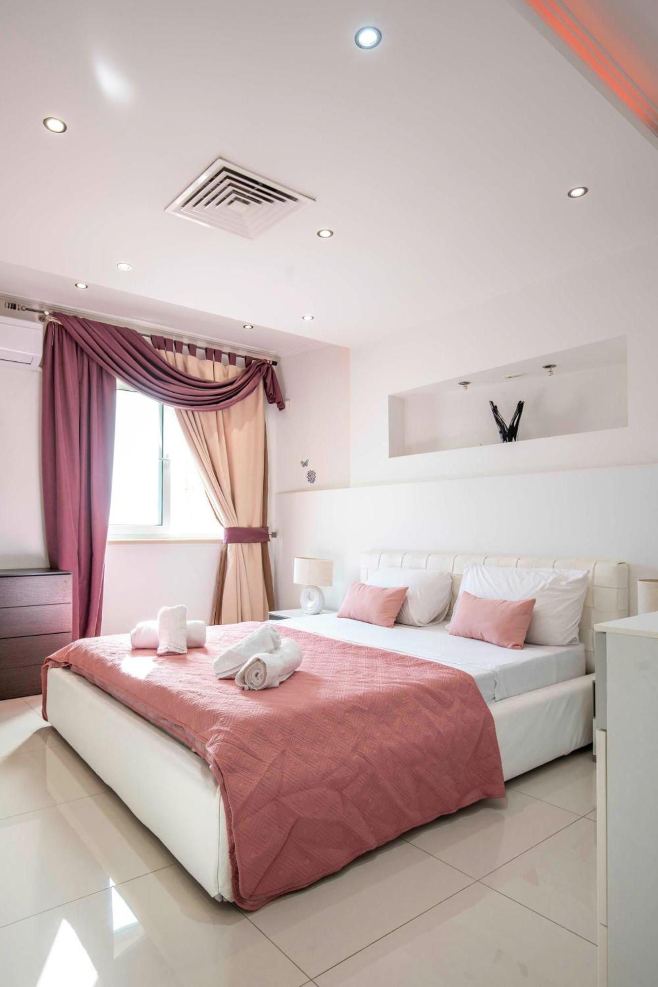 Oceanfront 3br Penthouse Luxury & Views In Apartamento Sliema