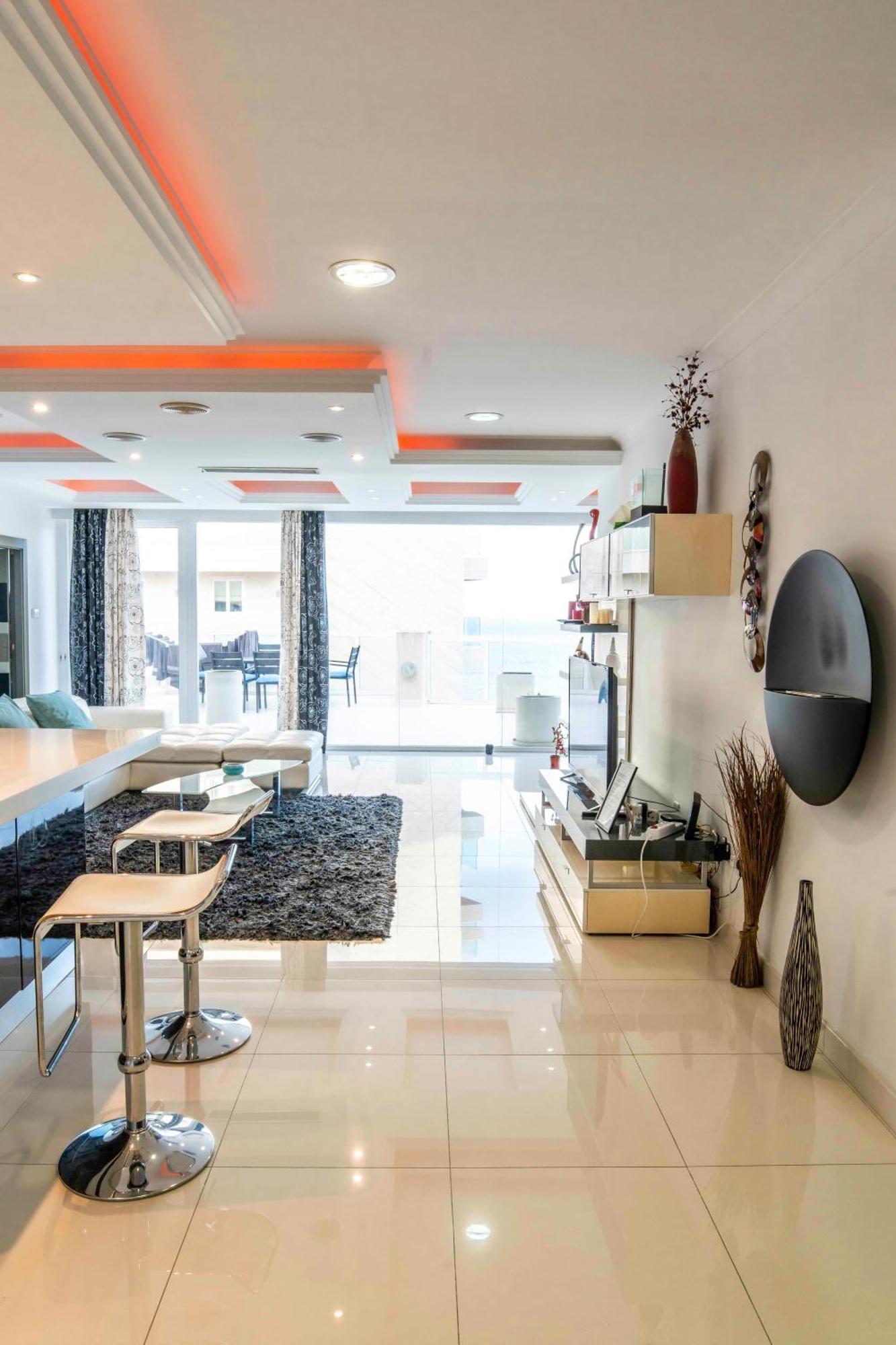 Oceanfront 3br Penthouse Luxury & Views In Sliema